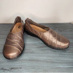Clarks Copper-Colored Leather Women's Flats Size 7.5 Comfy Padded Footbed